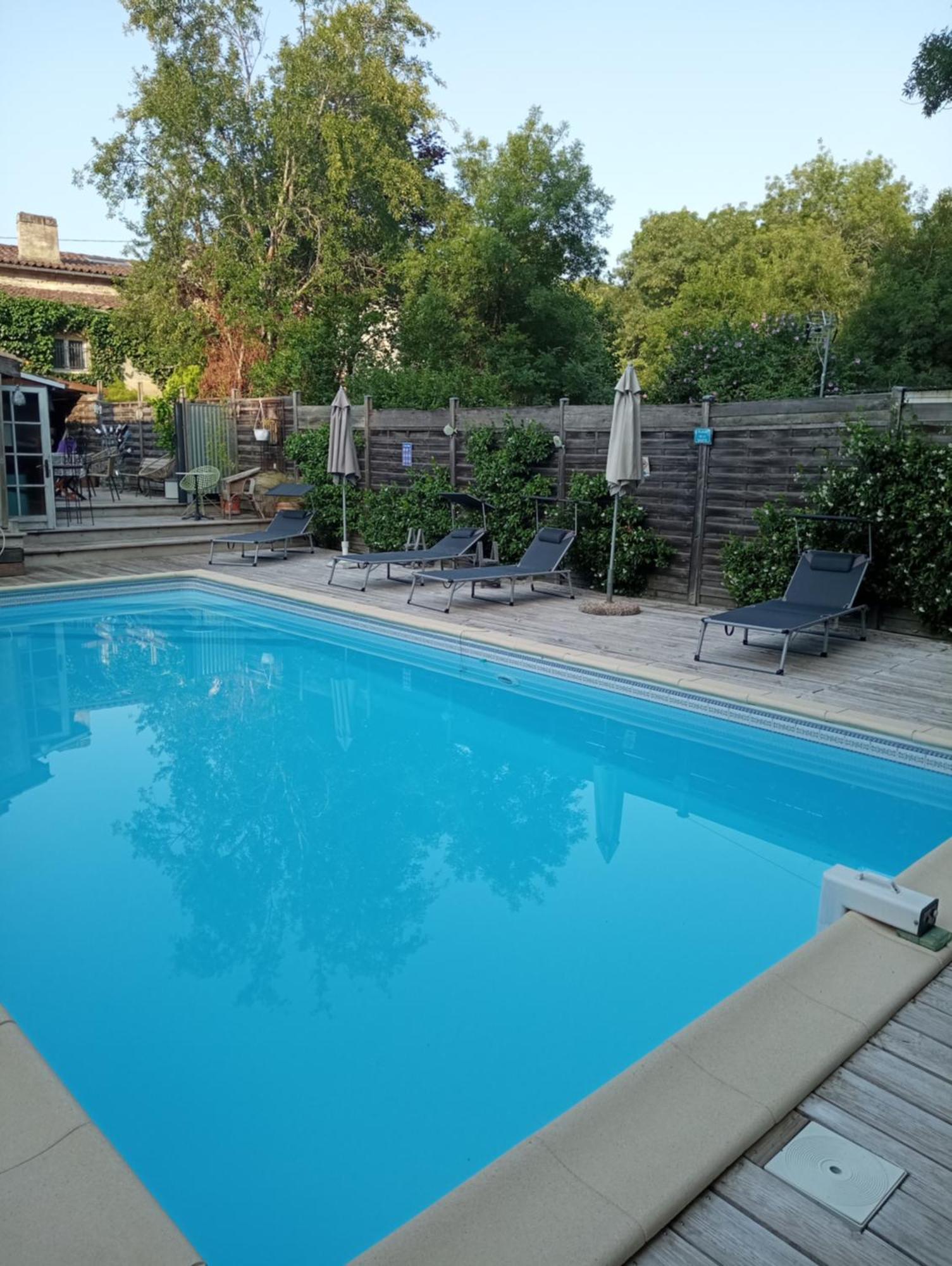 Bed and Breakfast La Girondine Galgon Esterno foto