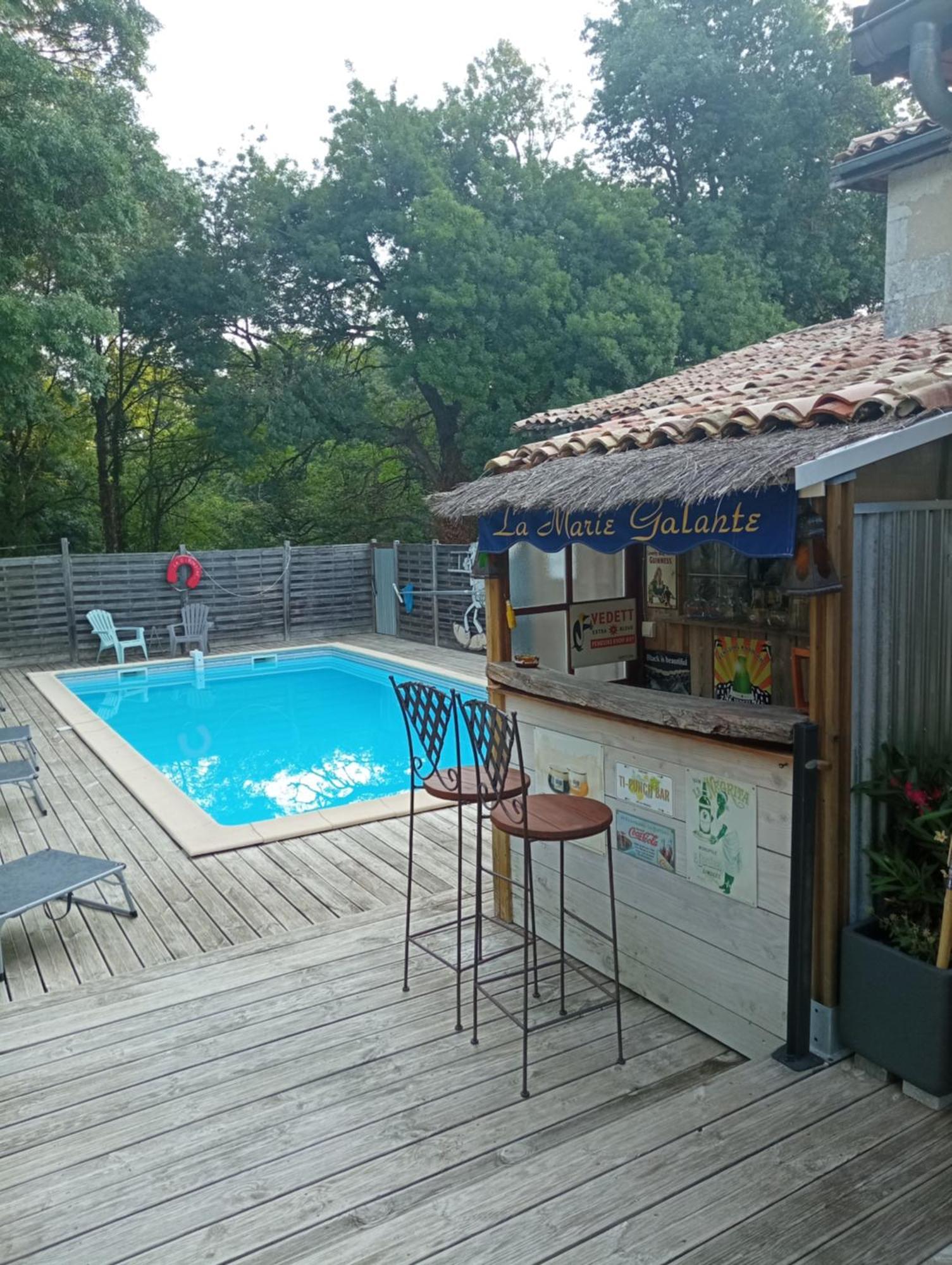 Bed and Breakfast La Girondine Galgon Esterno foto