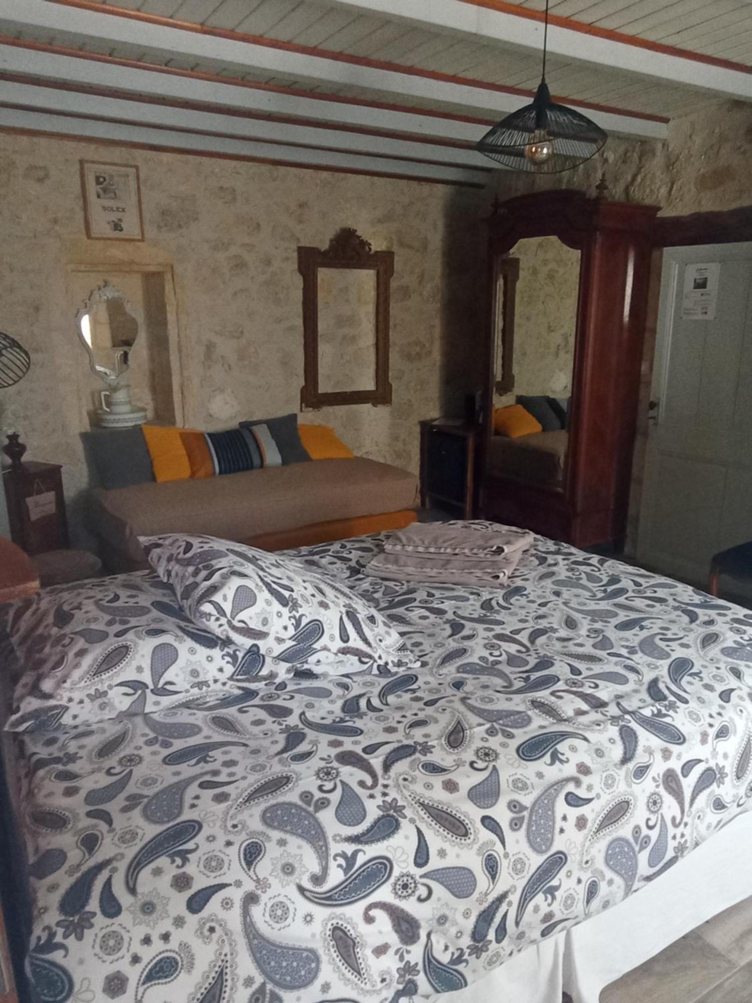 Bed and Breakfast La Girondine Galgon Esterno foto