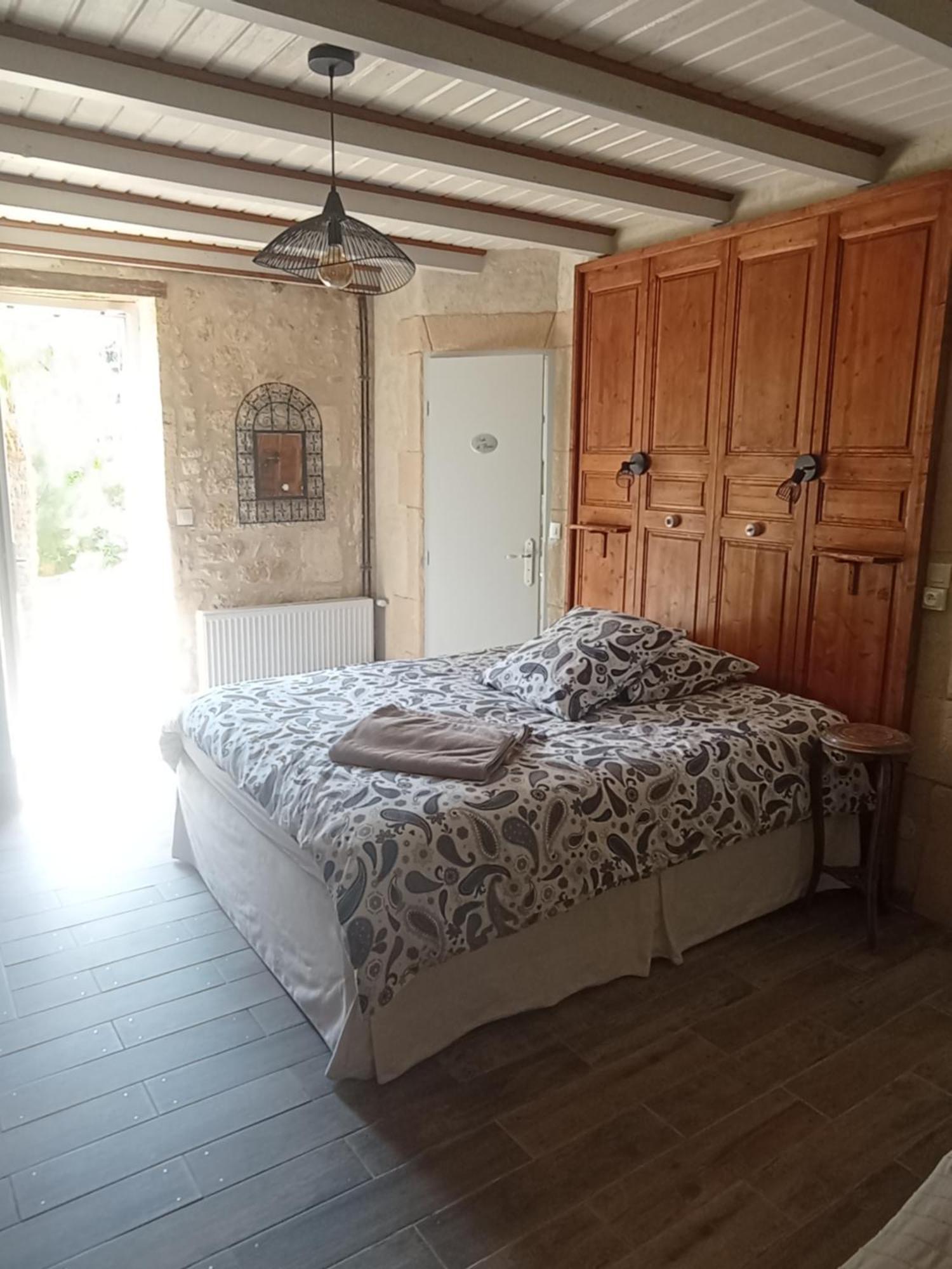 Bed and Breakfast La Girondine Galgon Esterno foto