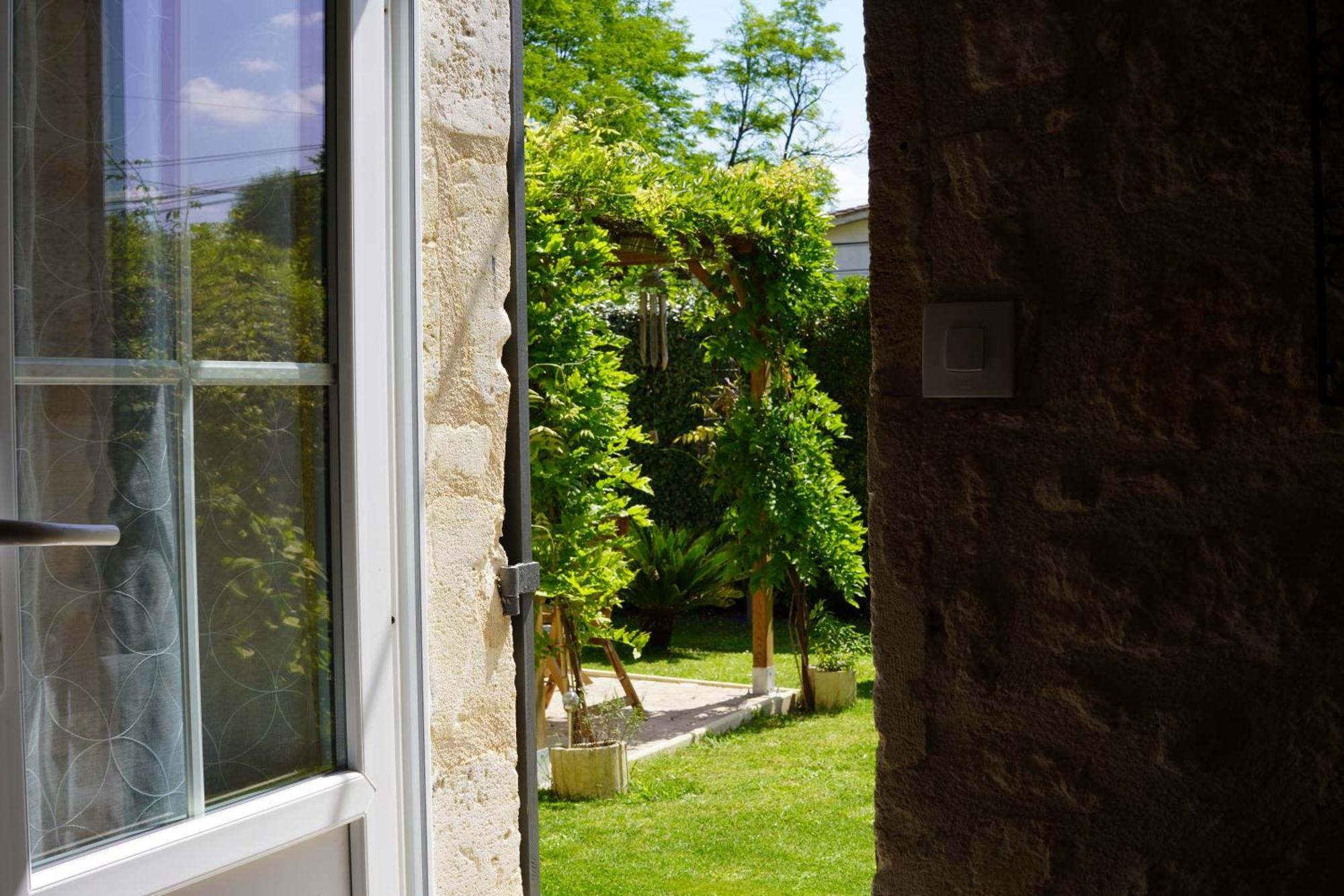 Bed and Breakfast La Girondine Galgon Esterno foto