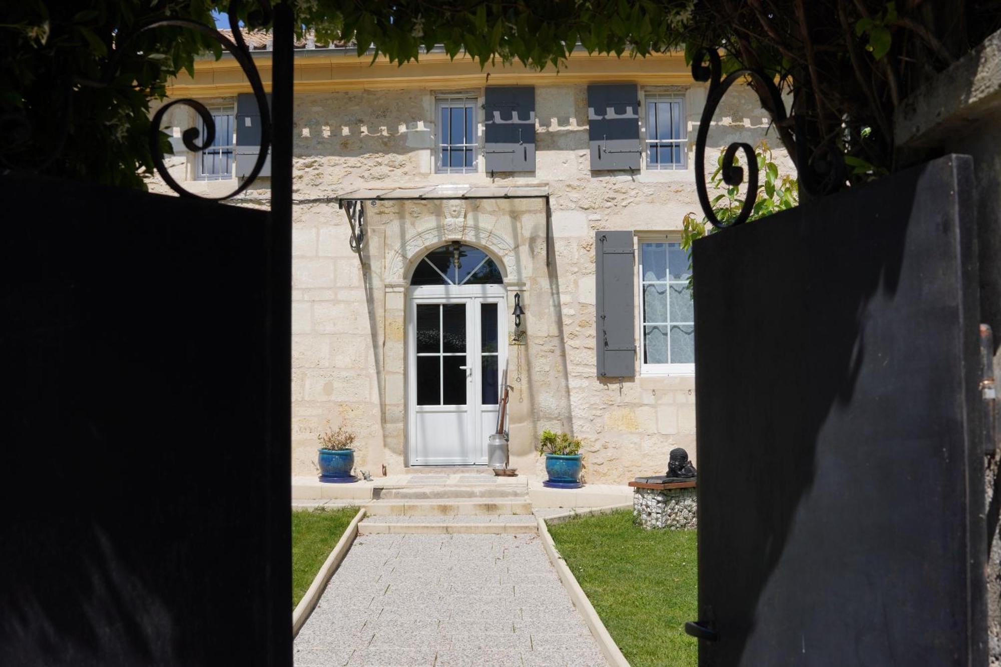Bed and Breakfast La Girondine Galgon Esterno foto