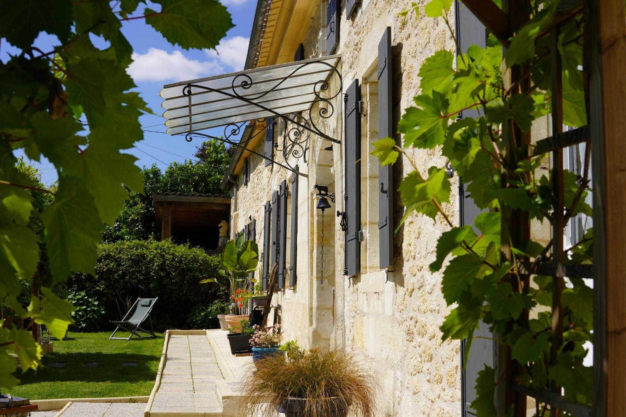 Bed and Breakfast La Girondine Galgon Esterno foto