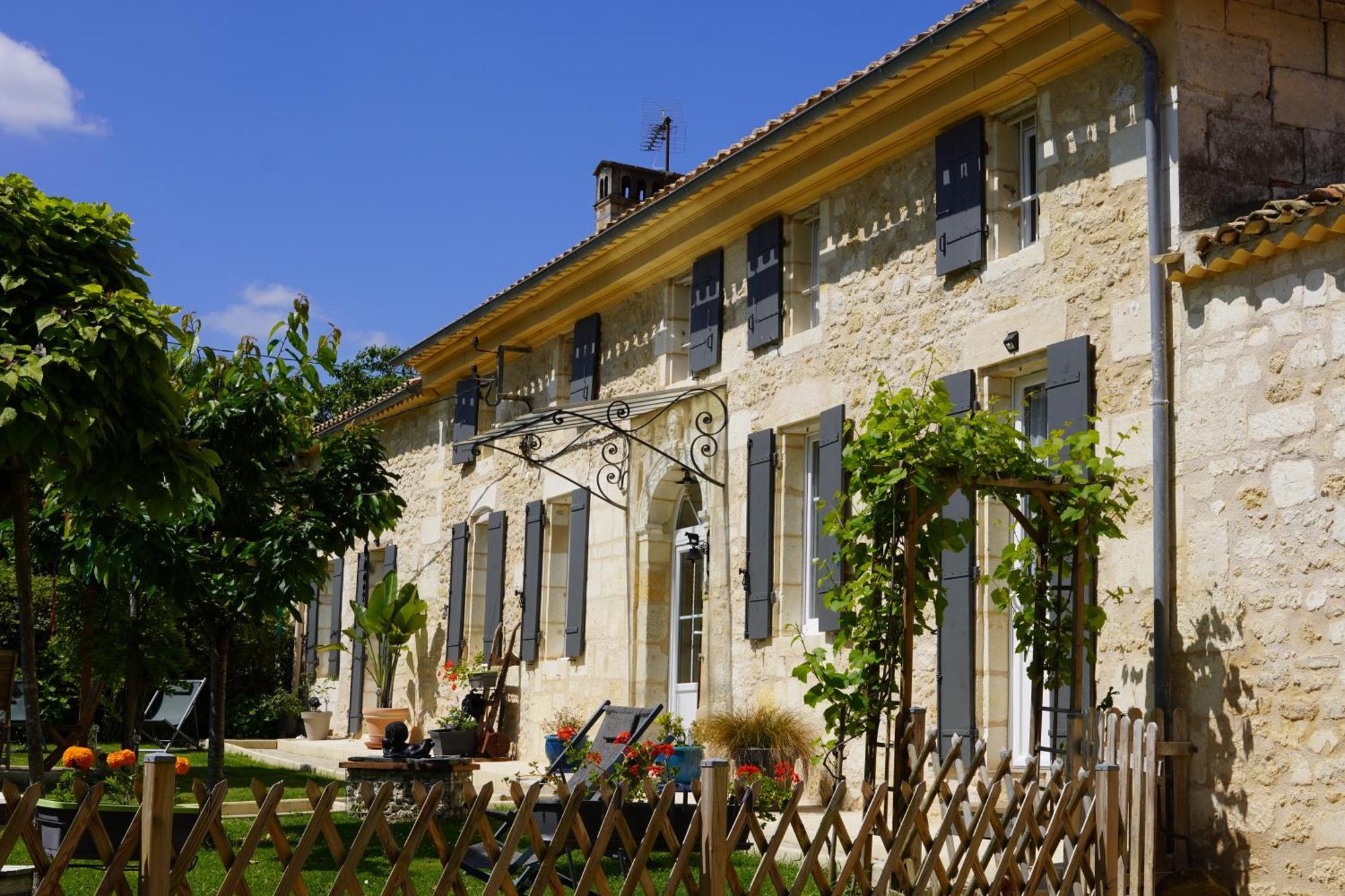 Bed and Breakfast La Girondine Galgon Esterno foto
